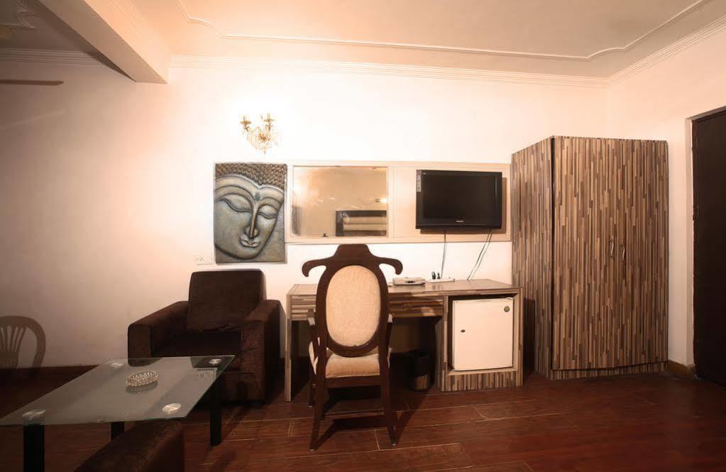 Oyo 358 Sarojini Nagar Hotel New Delhi Eksteriør billede